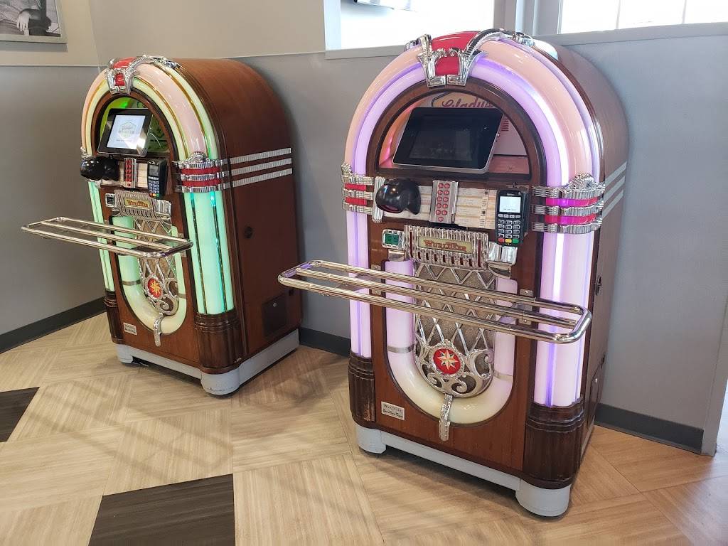 Gladys Diner | restaurant | 3717 Elvis Presley Blvd, Memphis, TN 38116, USA | 9013323322 OR +1 901-332-3322