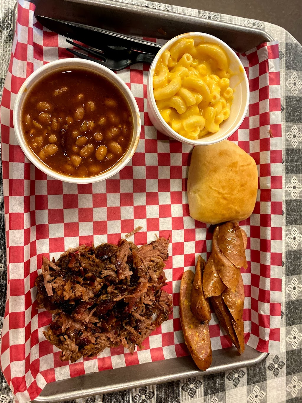 Mom and Dads Bar-B-Que | restaurant | 222 W 42nd St, Kearney, NE 68847, USA | 3082344696 OR +1 308-234-4696