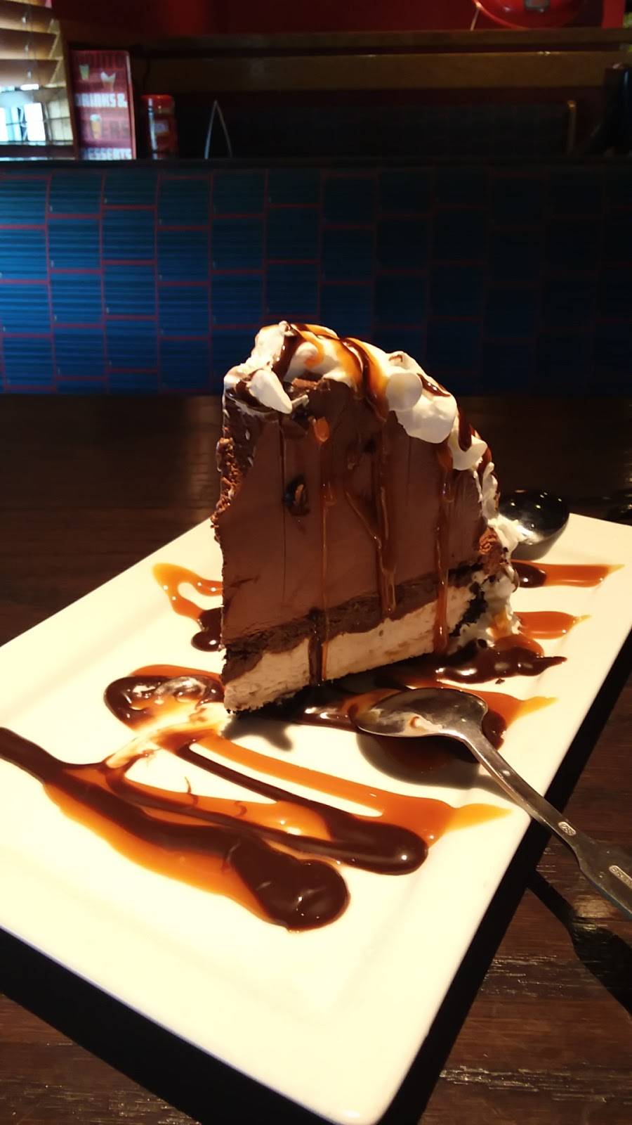 Red Robin Gourmet Burgers and Brews | restaurant | 1218 N Retail Ct, Myrtle Beach, SC 29577, USA | 8436262920 OR +1 843-626-2920