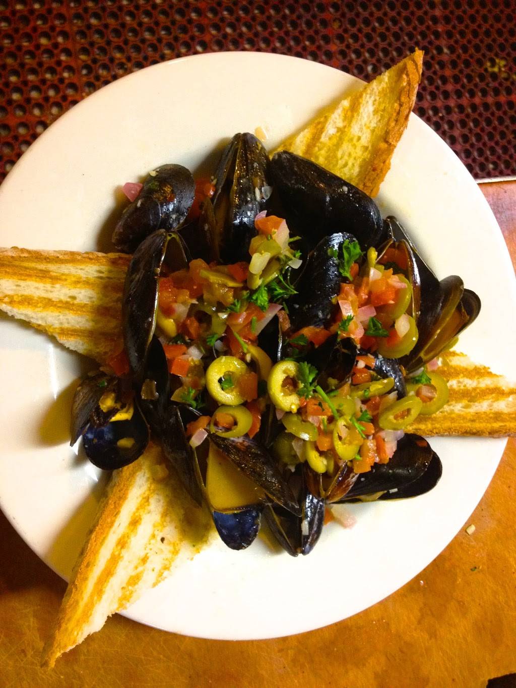 ODonovans | restaurant | 2100 W Irving Park Rd, Chicago, IL 60618, USA | 7734782100 OR +1 773-478-2100