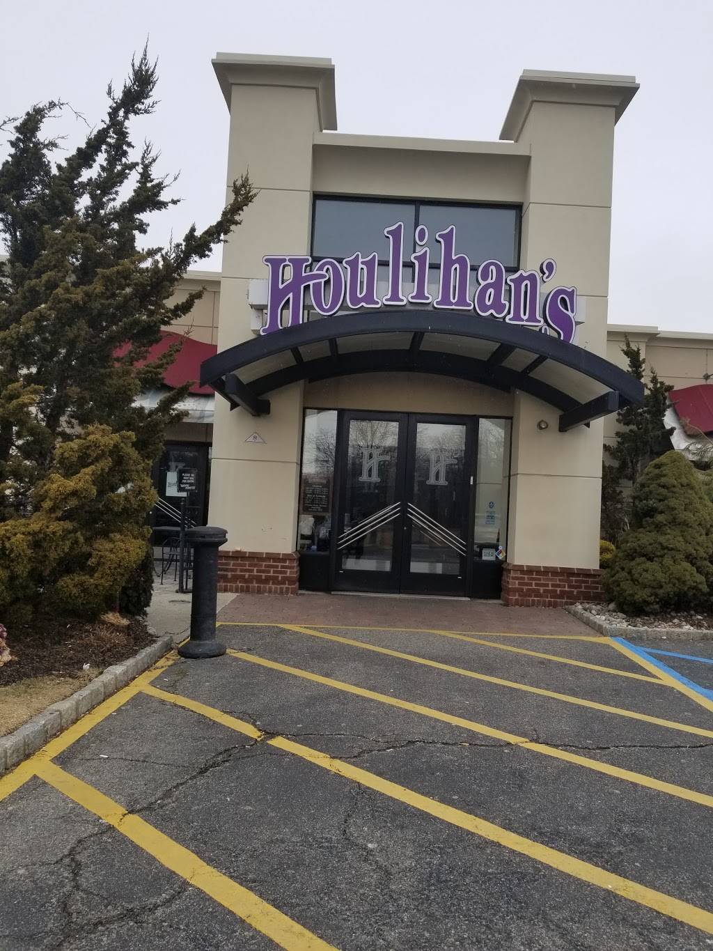 Houlihans | restaurant | 706 NJ-17, Ramsey, NJ 07446, USA | 2019347222 OR +1 201-934-7222