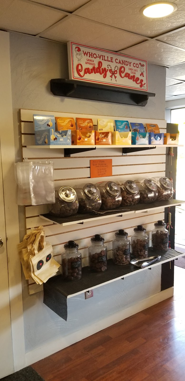 Little Shoppe of Candy | restaurant | 123 E Main St, Dover-Foxcroft, ME 04426, USA | 2072053106 OR +1 207-205-3106