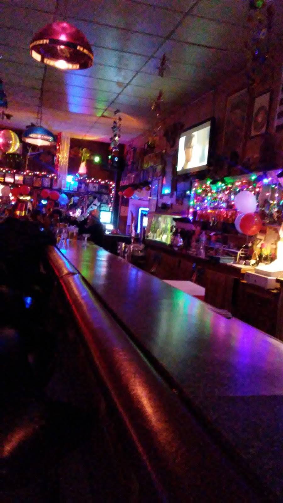 The Silver Dollar | restaurant | 10410 Dyer St a, El Paso, TX 79924, USA | 9158218471 OR +1 915-821-8471