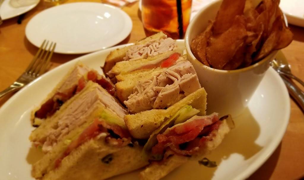 Avenue Grill | restaurant | 1331 Pennsylvania Ave NW, Washington, DC 20004, USA | 2026266970 OR +1 202-626-6970