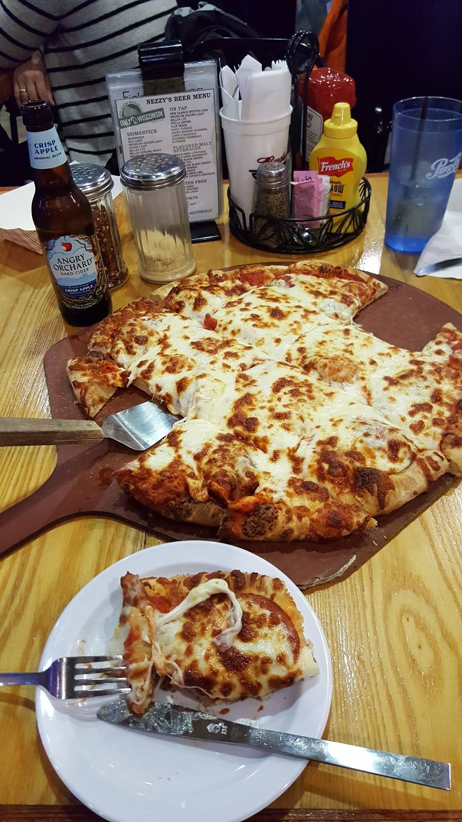 Nezzys Sports Bar & Grill | restaurant | 1345 2nd Ave, Cumberland, WI 54829, USA | 7158224321 OR +1 715-822-4321