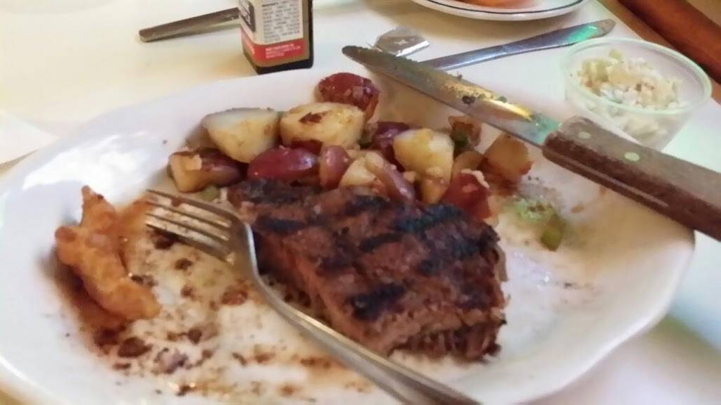 Traditions Restaurant & Pub | restaurant | 2739 Highway Ave, Highland, IN 46322, USA | 2198383100 OR +1 219-838-3100