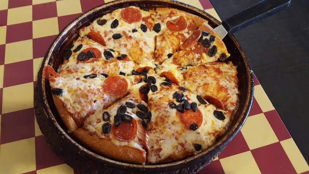 Pizza Hut | meal takeaway | 608 N Bluff Rd, Collinsville, IL 62234, USA | 6183459041 OR +1 618-345-9041