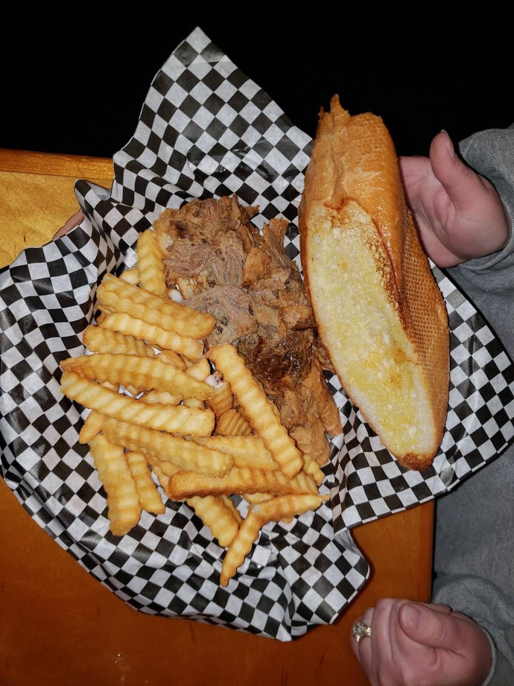 Dustins Bar-B-Q | restaurant | 411 N Wickham Rd, Melbourne, FL 32935, USA | 3212427871 OR +1 321-242-7871