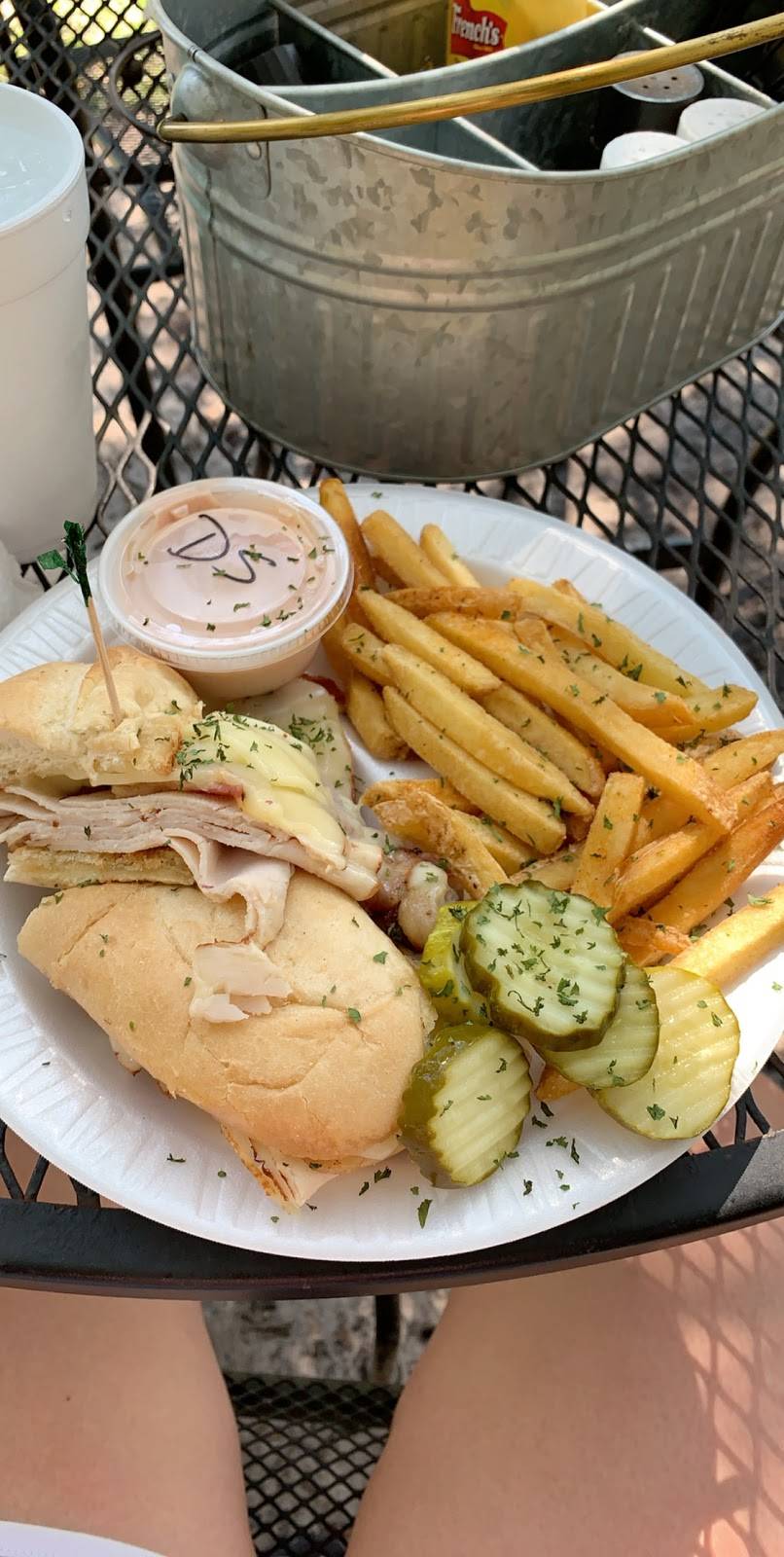 Lucy Bells | restaurant | 111 Benjies Point Rd, Daufuskie Island, SC 29915, USA | 8433416477 OR +1 843-341-6477