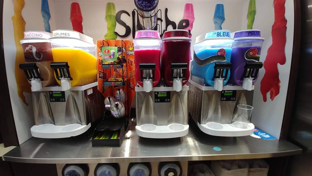 Couche-Tard | meal takeaway | 700 Rue Galt O, Sherbrooke, QC J1H 1Z2, Canada | 8195651533 OR +1 819-565-1533