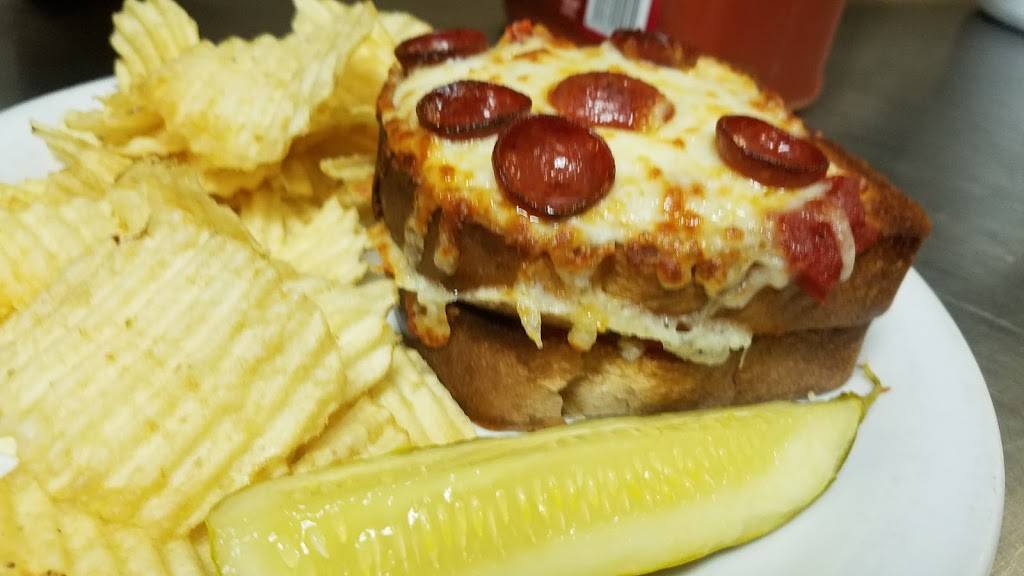 The Landing Bar & Grill | restaurant | 4351 Lynx Paw Trail, Valrico, FL 33596, USA | 8136530002 OR +1 813-653-0002