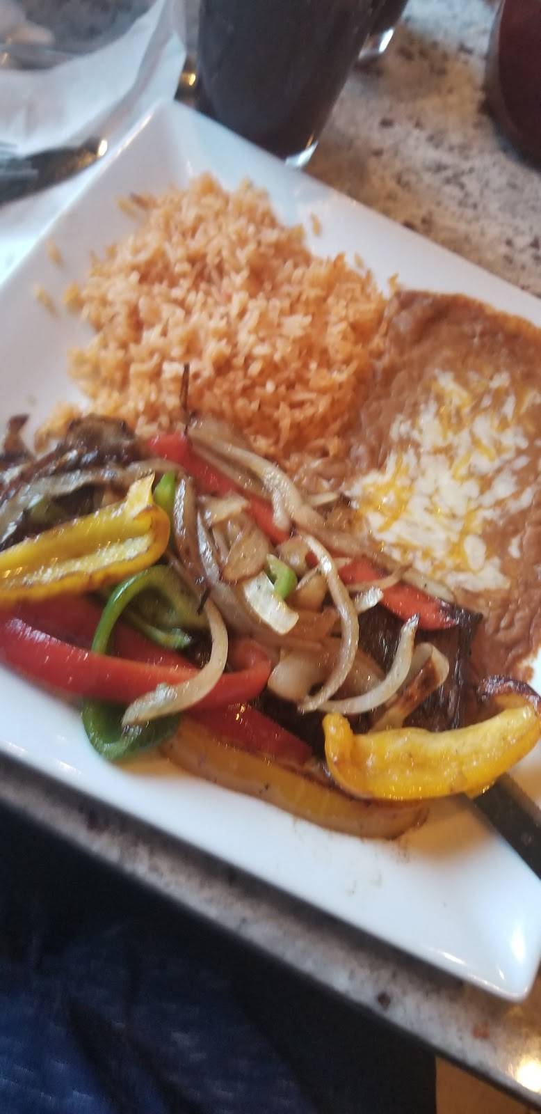 La Santa Tacos and Tequilas | restaurant | 386 Middlesex Rd, Tyngsborough, MA 01879, USA | 9782265665 OR +1 978-226-5665