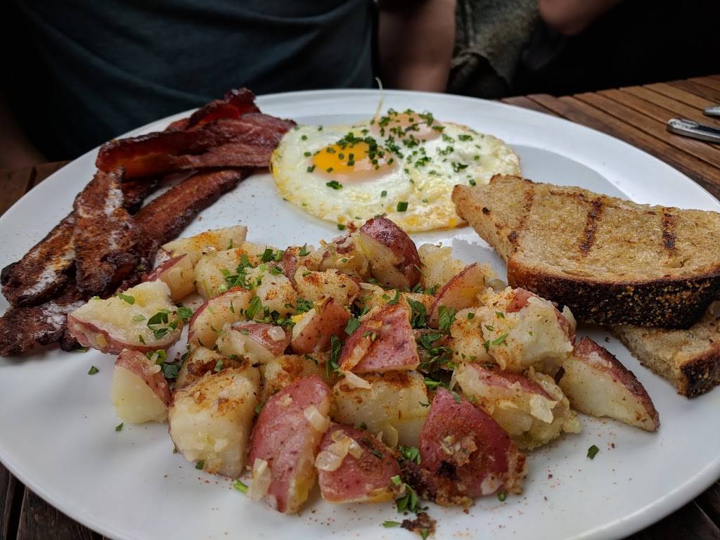 L & E Oyster Bar | restaurant | 1637 Silver Lake Blvd, Los Angeles, CA 90026, USA | 3236602255 OR +1 323-660-2255