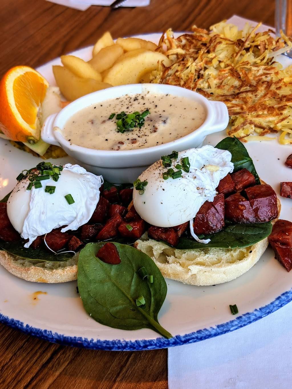 Resto La Grand-Mère Poule | restaurant | 430 Boulevard Sir-Wilfrid-Laurier, Mont-Saint-Hilaire, QC J3H 6M5, Canada | 4504679419 OR +1 450-467-9419