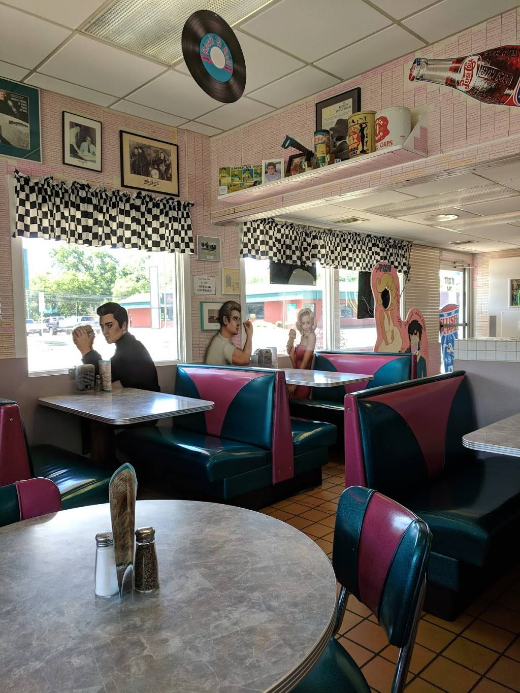 Pixie Restaurant | restaurant | 302 N Mission St, Mt Pleasant, MI 48858, USA | 9897727494 OR +1 989-772-7494