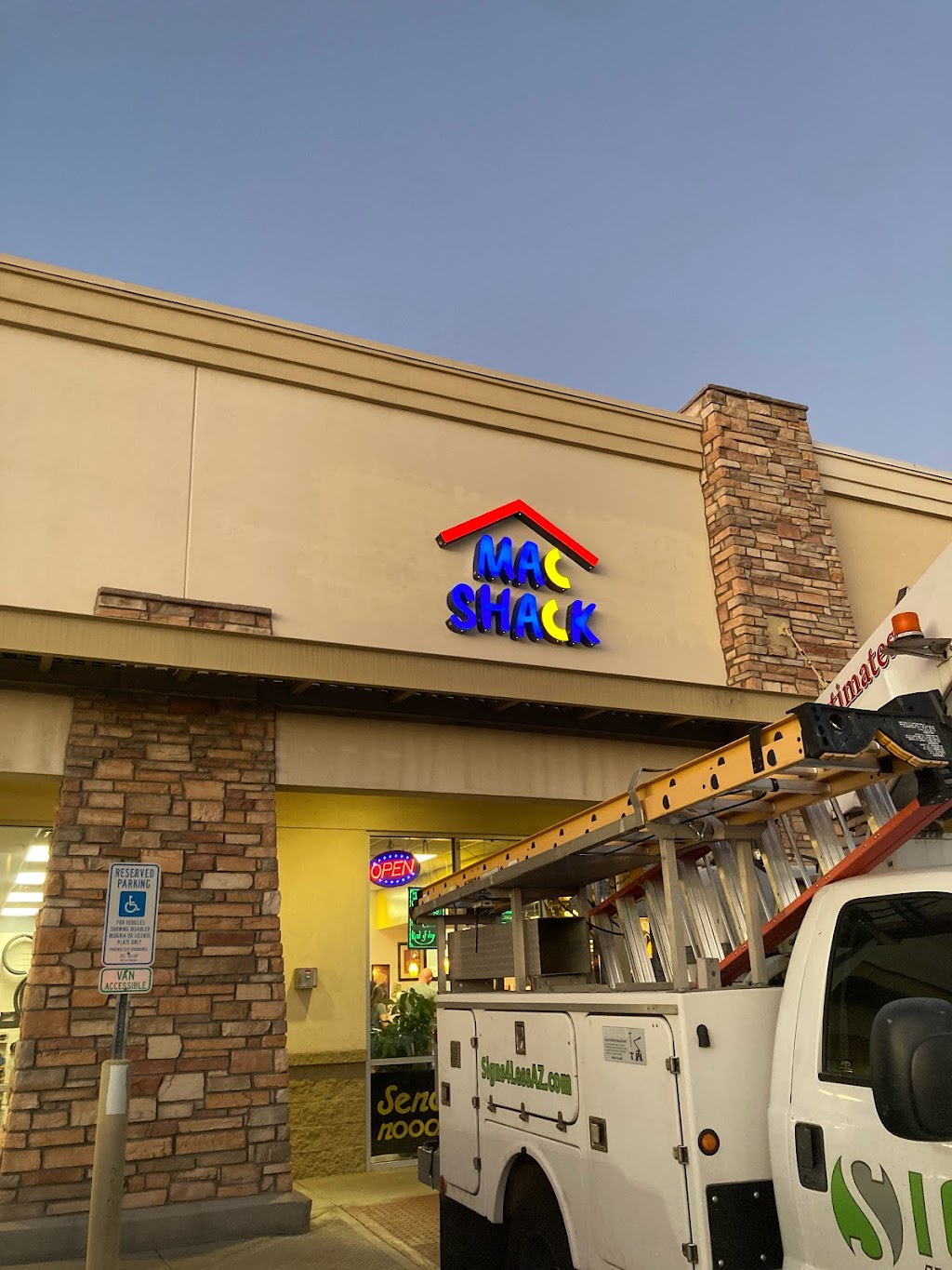 MacShack | restaurant | 6530 W Happy Valley Rd Suite 116B, Glendale, AZ 85310, USA | 6232480719 OR +1 623-248-0719