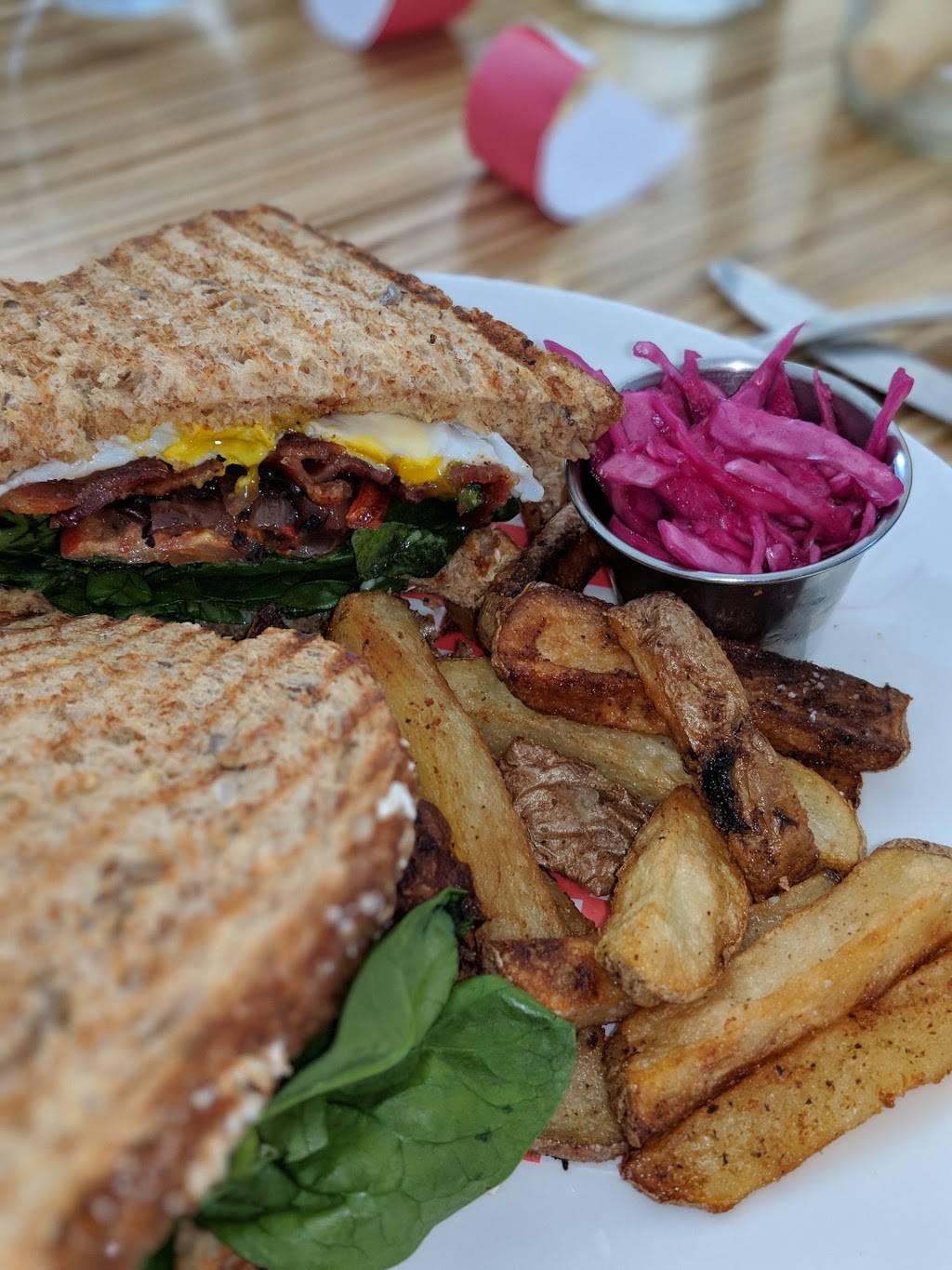 Berry Hill Food Company | restaurant | 82 King St W, Oshawa, ON L1H 1A6, Canada | 9052409055 OR +1 905-240-9055