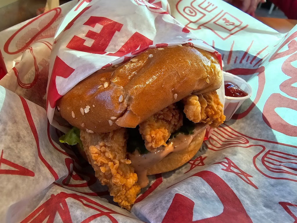 Raising Canes Chicken Fingers | restaurant | 3064 N Arthur Ashe Blvd, Richmond, VA 23230, USA | 8044826754 OR +1 804-482-6754