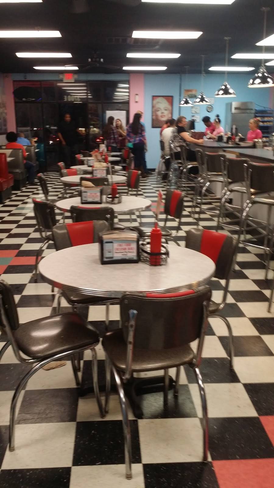 Hwy 55 Burgers Shakes & Fries | restaurant | 3700 S Memorial Dr E, Greenville, NC 27834, USA | 2523557627 OR +1 252-355-7627