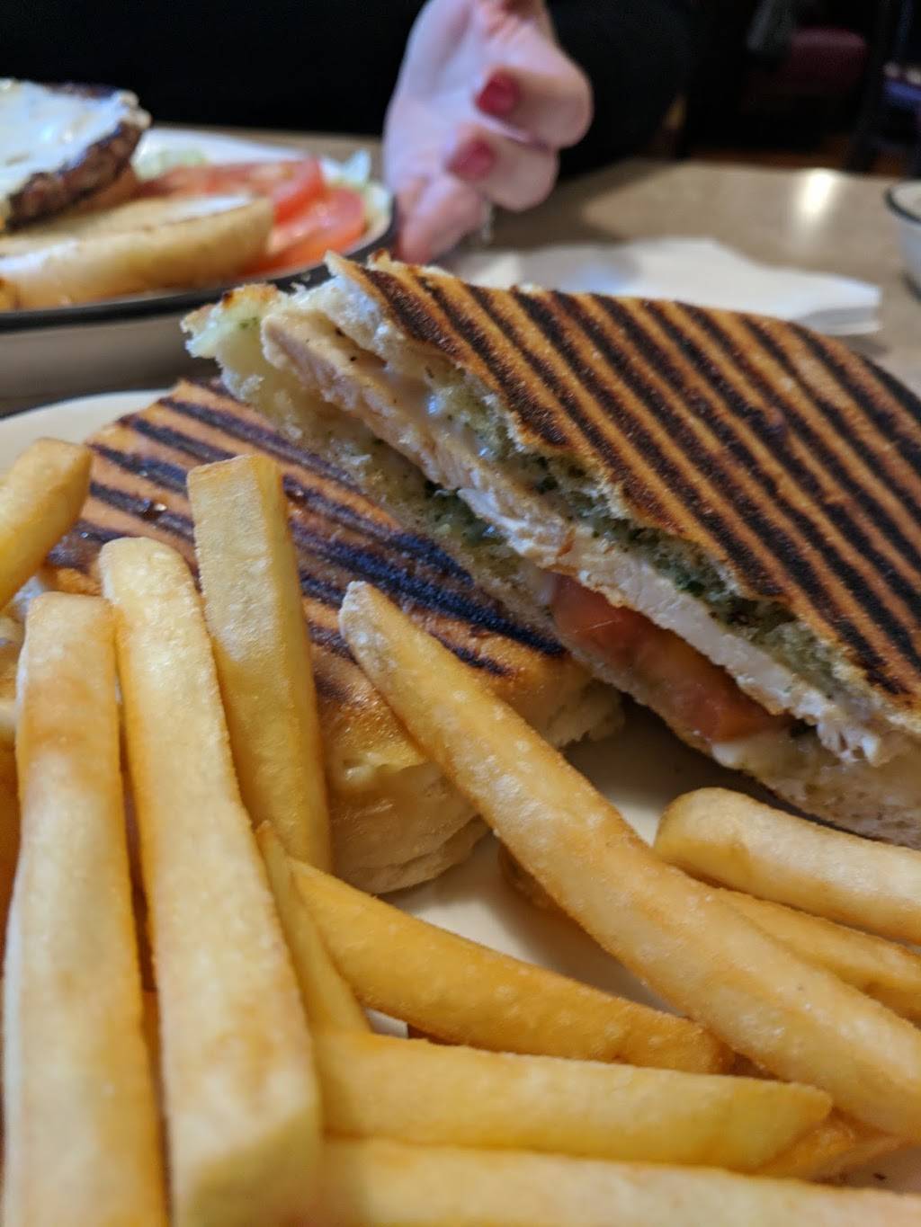 Hamden Town House | restaurant | 2256 Whitney Ave, Hamden, CT 06518, USA | 2032888118 OR +1 203-288-8118