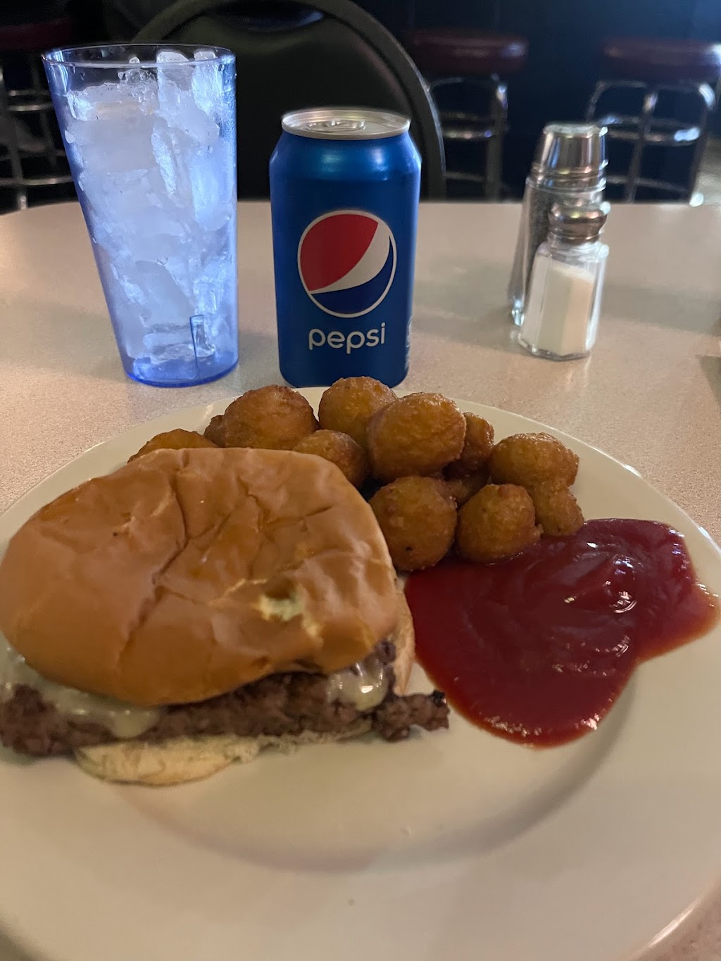 Limbys Restaurant | restaurant | 109 N Wooster Ave, Dover, OH 44622, USA | 3303432731 OR +1 330-343-2731