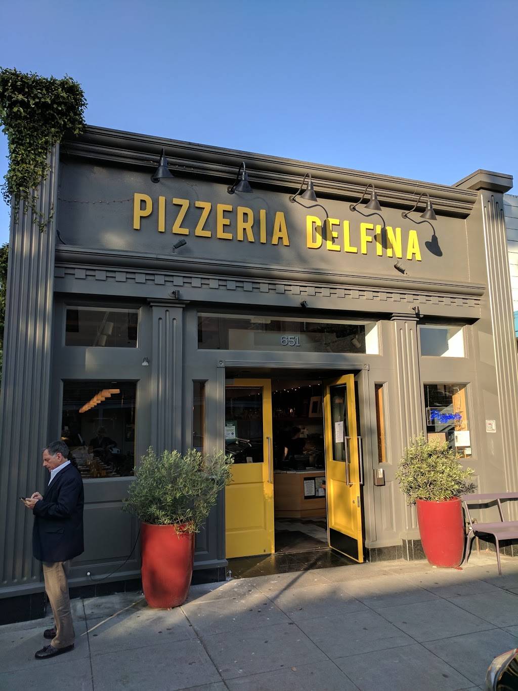 Pizzeria Delfina | restaurant | 651 Emerson St, Palo Alto, CA 94301, USA | 6503532208 OR +1 650-353-2208