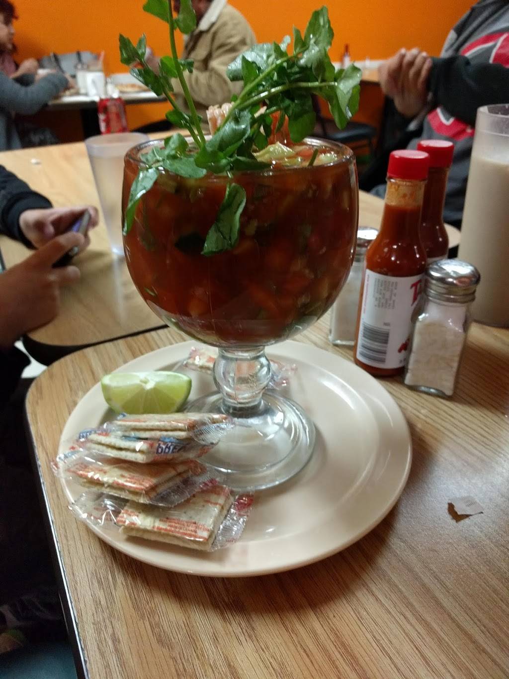 Flor de Izote | restaurant | 11304 Vanowen St, North Hollywood, CA 91605, USA | 8187619303 OR +1 818-761-9303