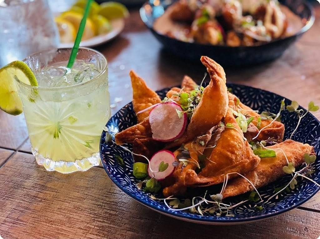 Waterdog Kitchen + Bar | restaurant | 125 Water St, Warren, RI 02885, USA | 4012524660 OR +1 401-252-4660