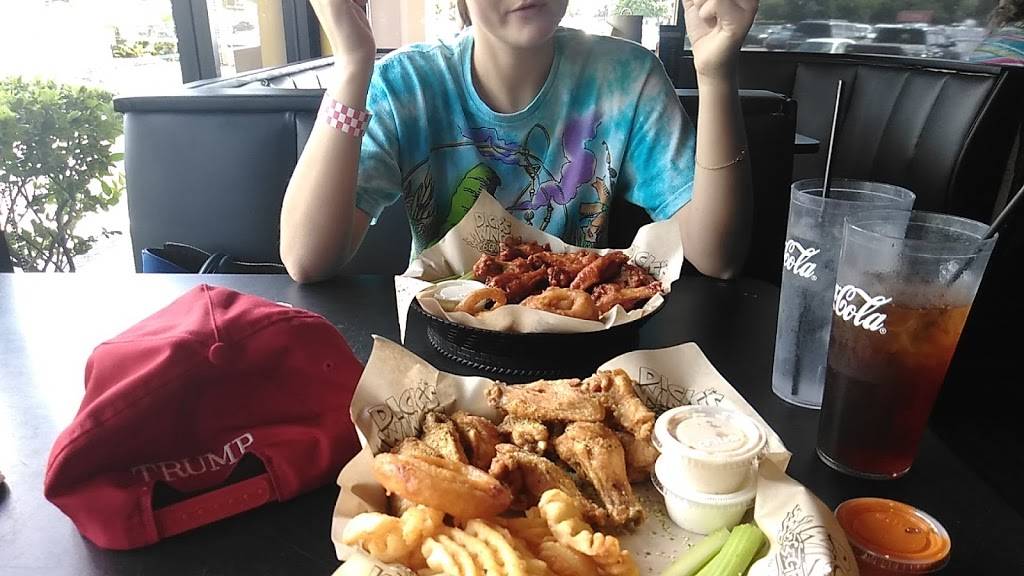 Dicks Wings And Grill Mandarin | restaurant | 10550 Old St Augustine Rd, Jacksonville, FL 32257, USA | 9048807087 OR +1 904-880-7087