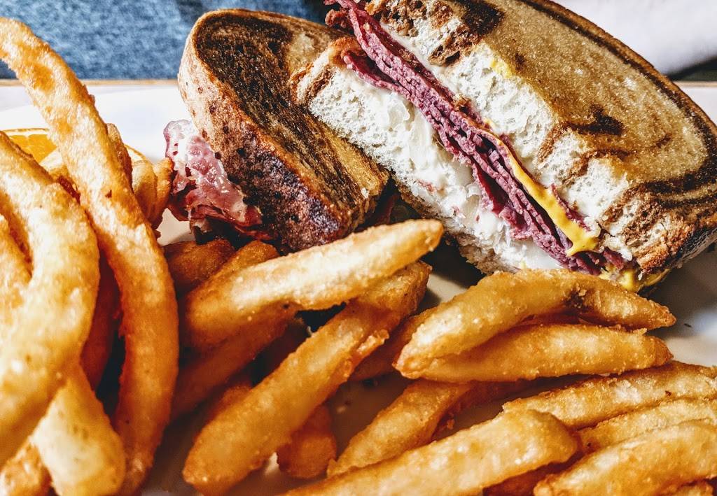 Riverdale Family Restaurant | restaurant | 360 Springbank Dr, London, ON N6J 1G5, Canada | 5194737777 OR +1 519-473-7777