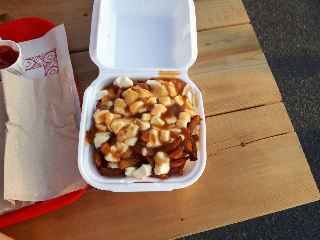 Cantine & Bar Laitier Le Bouche-Trou | restaurant | 11 Route 137 SUD, Sainte-Cécile-de-Milton, QC J0E 2C0, Canada | 4509569595 OR +1 450-956-9595