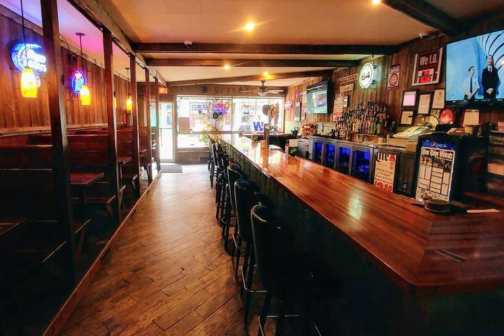 Small Town Saloon | restaurant | 111 N Main St, Elizabeth, IL 61028, USA | 8158589111 OR +1 815-858-9111