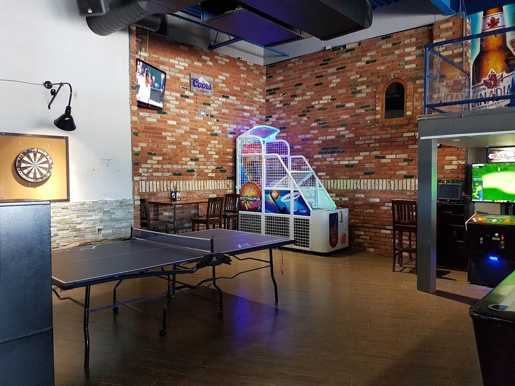 Sneakers Sports Bar & Restaurant | restaurant | 18025 Yonge St, Newmarket, ON L3Y 6A1, Canada | 9052355517 OR +1 905-235-5517