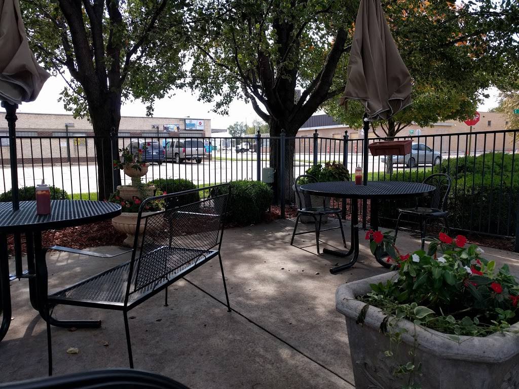 Bogeys | restaurant | 1417 S 9th St, Salina, KS 67401, USA | 7858238066 OR +1 785-823-8066