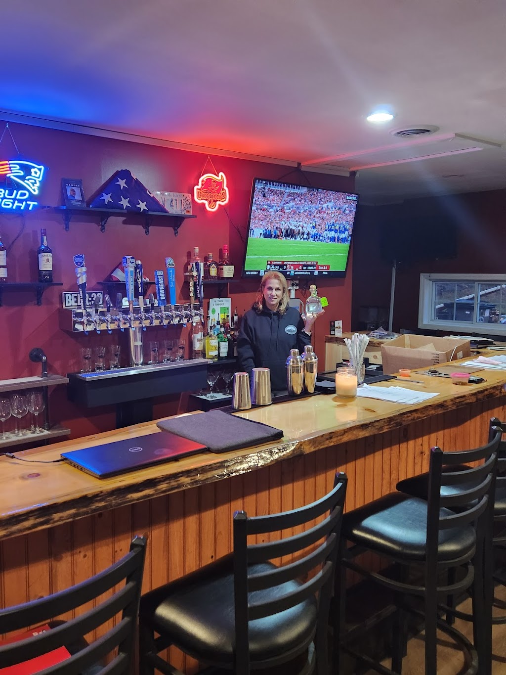 Peak View Tavern | restaurant | 1688 VT-105, Newport, VT 05855, USA | 8023341944 OR +1 802-334-1944