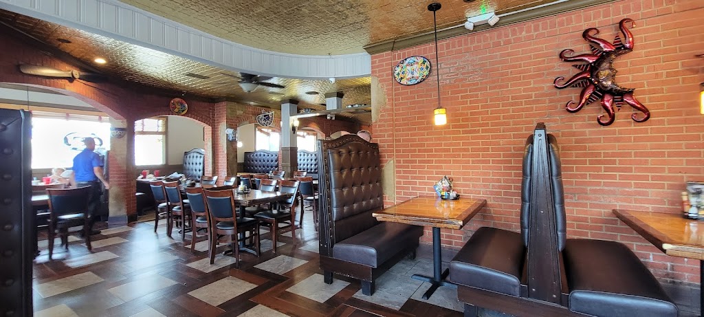 Peppers Mexican Grill and Cantina | restaurant | 1176 Eglin Pkwy, Shalimar, FL 32579, USA | 8506136970 OR +1 850-613-6970