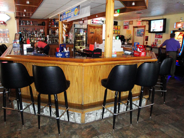 Neighbors Bar & Gaming | restaurant | 7745 Forest Hills Rd, Loves Park, IL 61111, USA | 8153159632 OR +1 815-315-9632