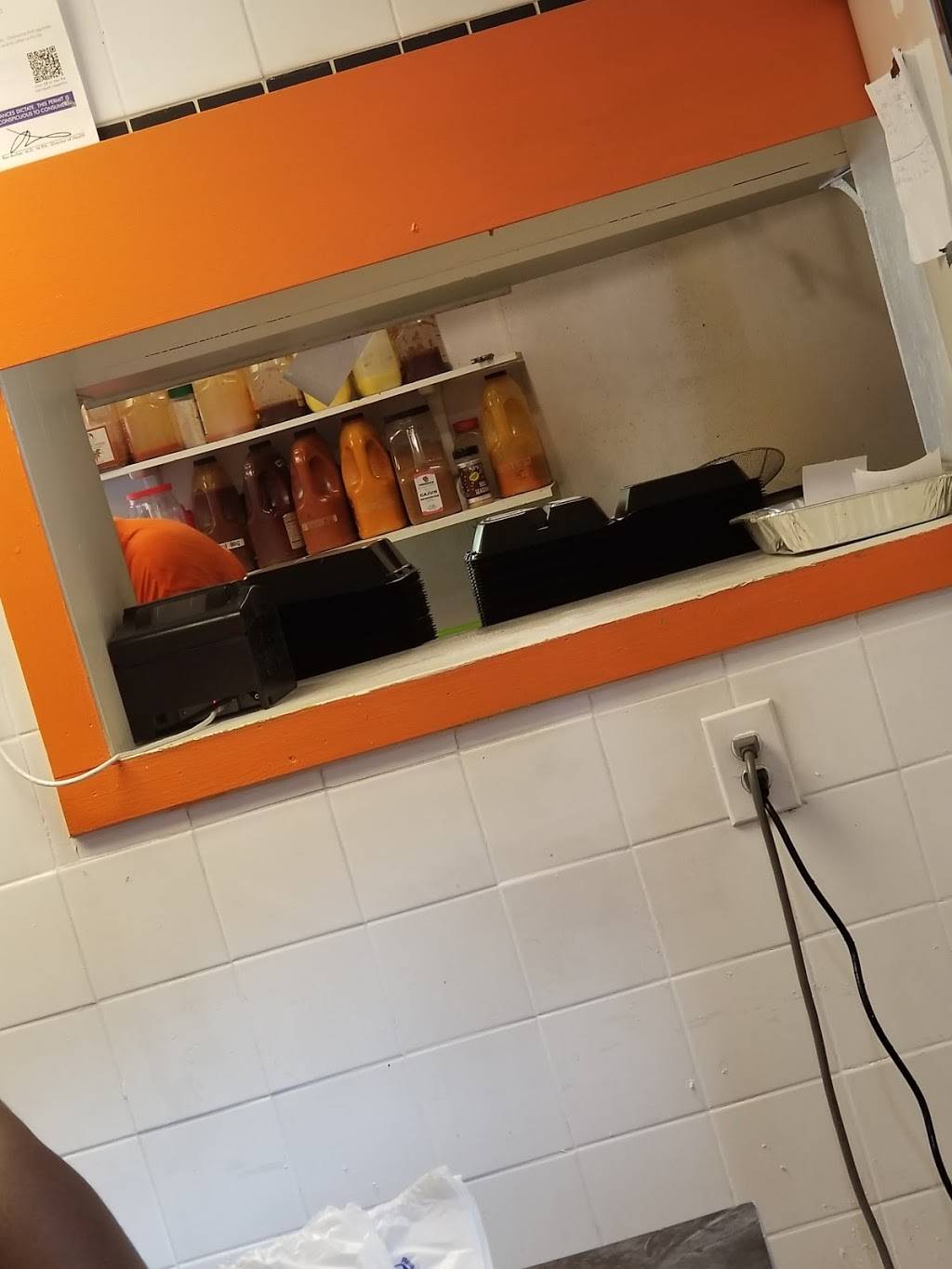 Buck Naked Wings | restaurant | 5912 Blue Pkwy, Kansas City, MO 64129, USA | 8164918037 OR +1 816-491-8037