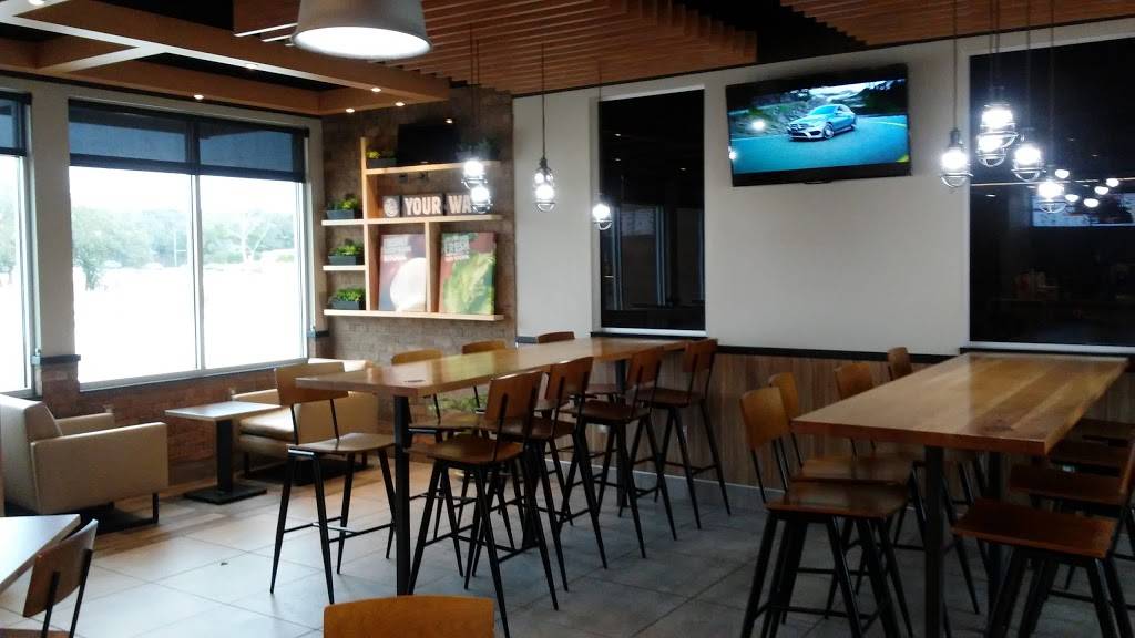 Burger King | restaurant | 334 Singing Oaks, Spring Branch, TX 78070, USA | 8304383355 OR +1 830-438-3355