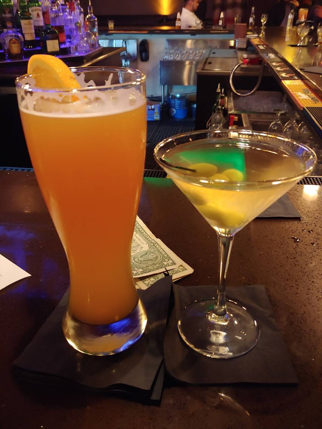 Entre Bar and Grill | restaurant | 1725 E Algonquin Rd, Schaumburg, IL 60173, USA | 8472210622 OR +1 847-221-0622