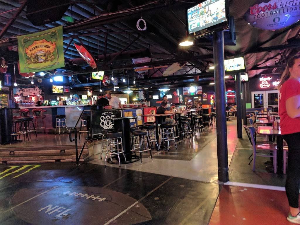 Bleachers Sports Bar & Grill | restaurant | 2167 Hilltop Dr A, Redding, CA 96002, USA | 5302226555 OR +1 530-222-6555