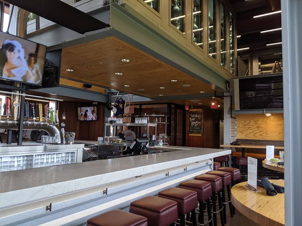 Short or Tall Eatery & Drink Hall | restaurant | 21050 135th Ave N, Rogers, MN 55374, USA | 7632083710 OR +1 763-208-3710