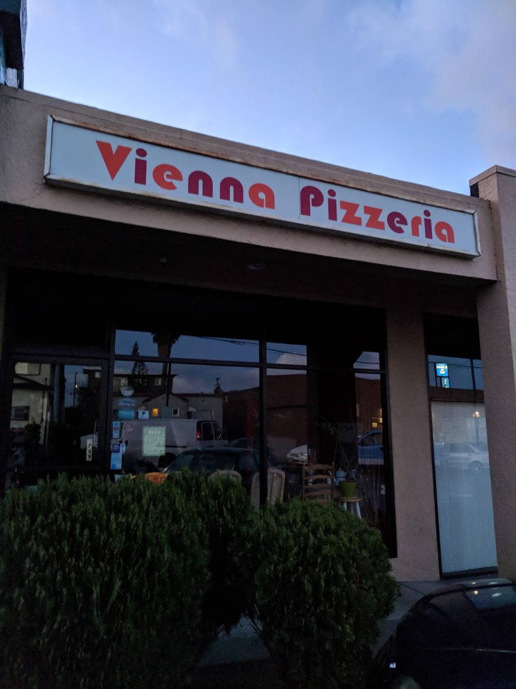 Vienna Pizzeria | restaurant | 1590 El Camino Real, San Bruno, CA 94066, USA | 6508730300 OR +1 650-873-0300