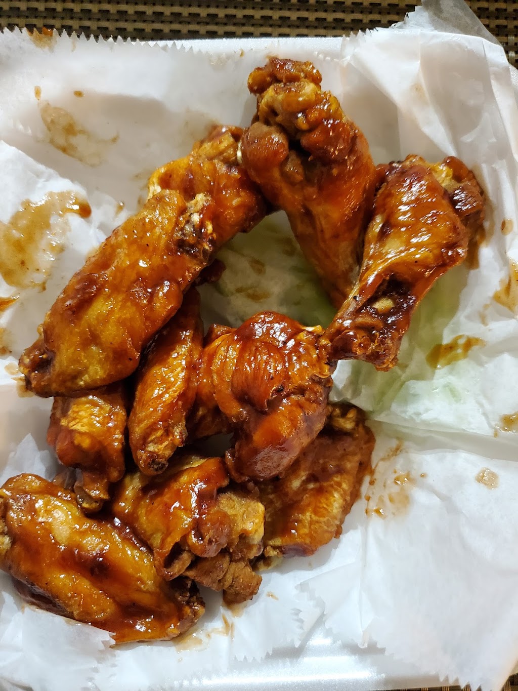 Black Bear Tavern | restaurant | 1931 Peachtree St NE, Atlanta, GA 30309, USA | 4043559089 OR +1 404-355-9089