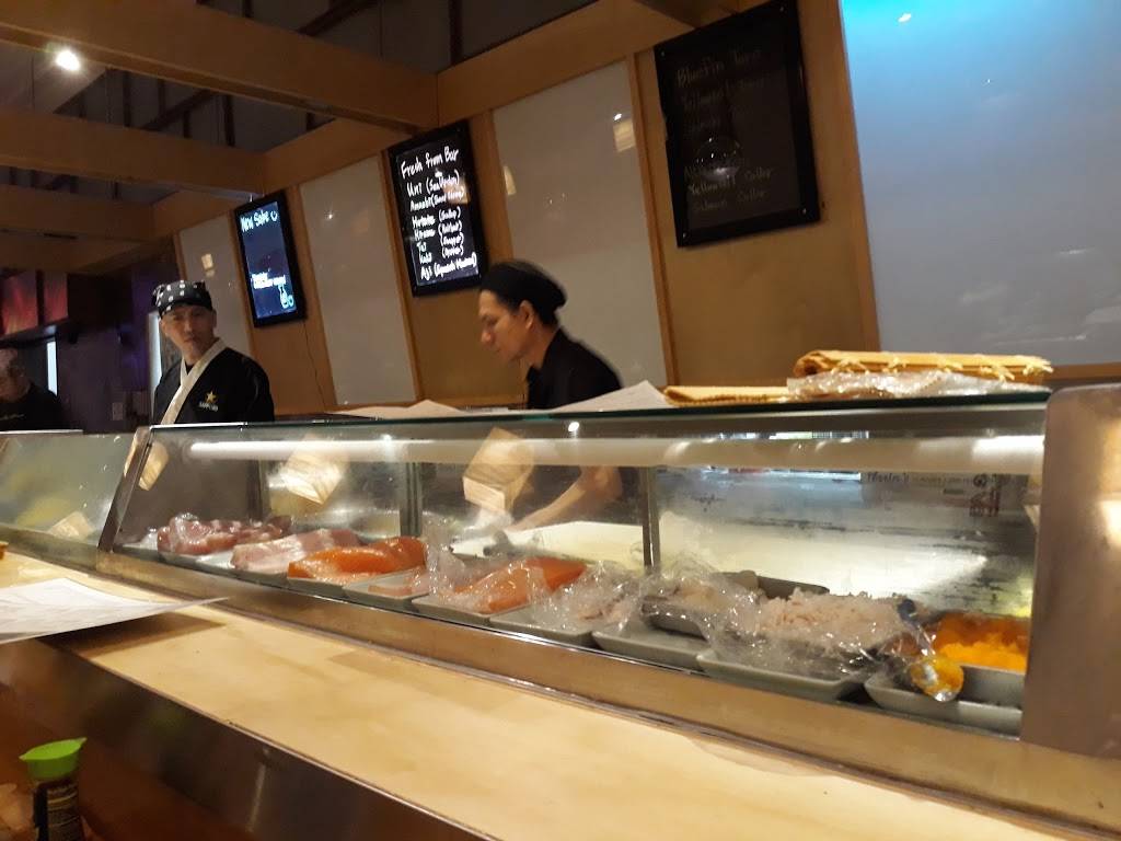 Sushi Momo | restaurant | 208 N Harbor Blvd, Fullerton, CA 92832, USA | 7145258974 OR +1 714-525-8974