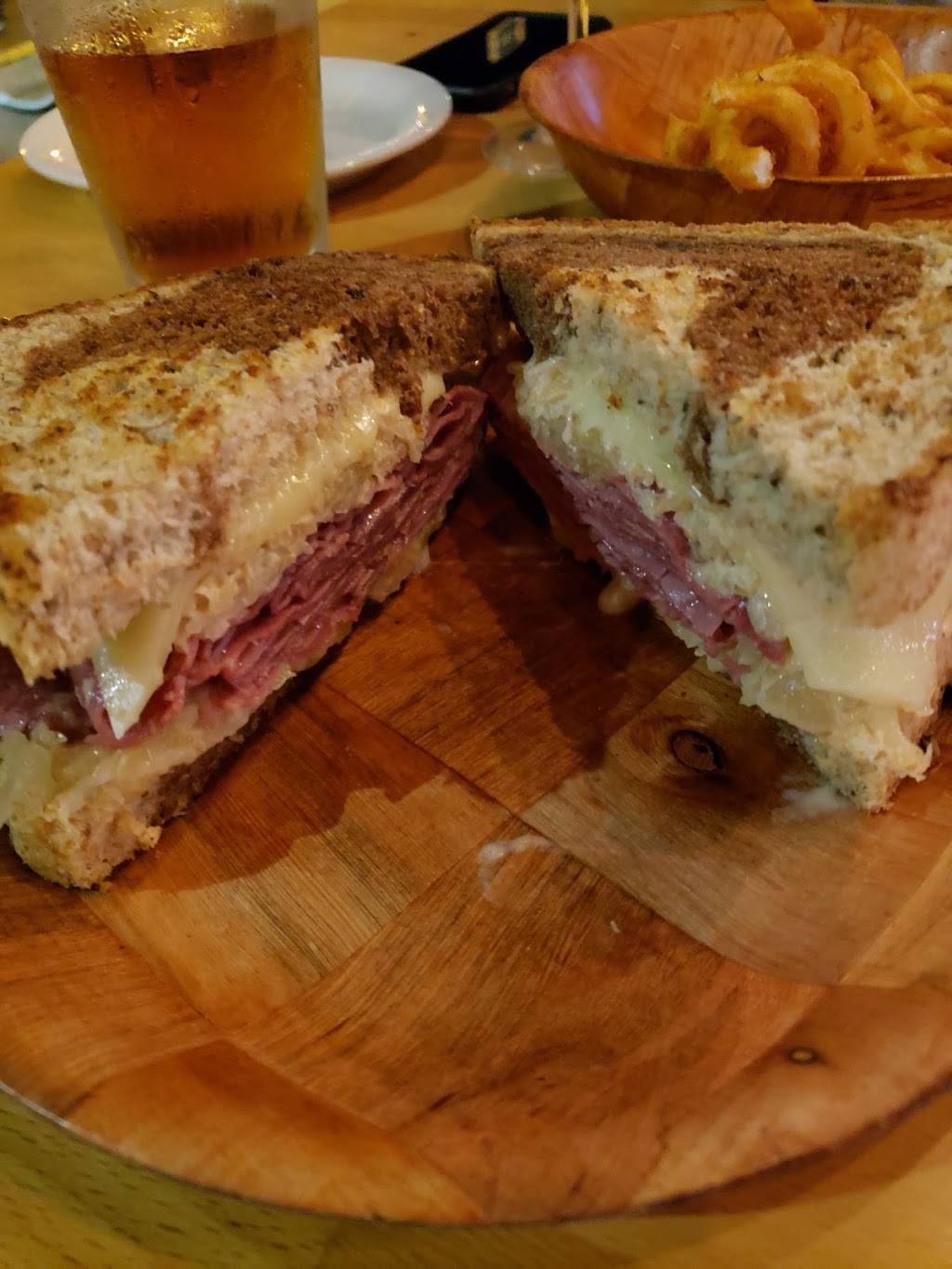 Cavos Bar & Kitchen | restaurant | 900 E Washington St, Orlando, FL 32801, USA | 3213527600 OR +1 321-352-7600