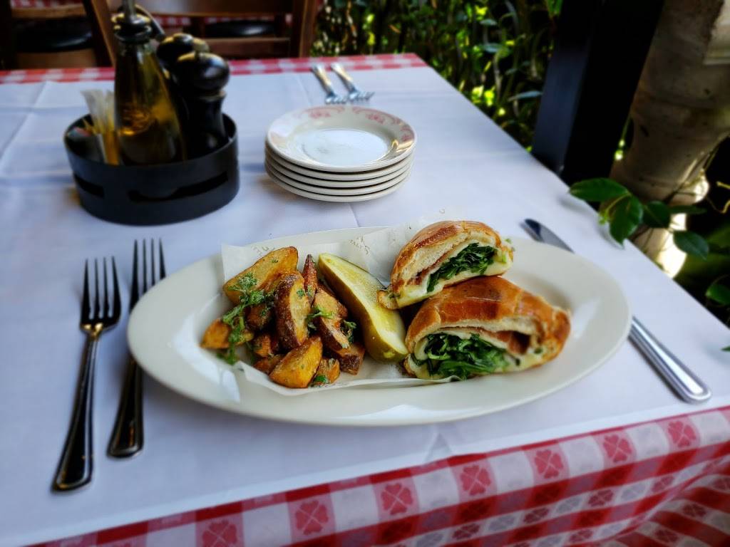 Maggianos Little Italy | restaurant | 189 The Grove Dr Suite Z80, Los Angeles, CA 90036, USA | 3239659665 OR +1 323-965-9665