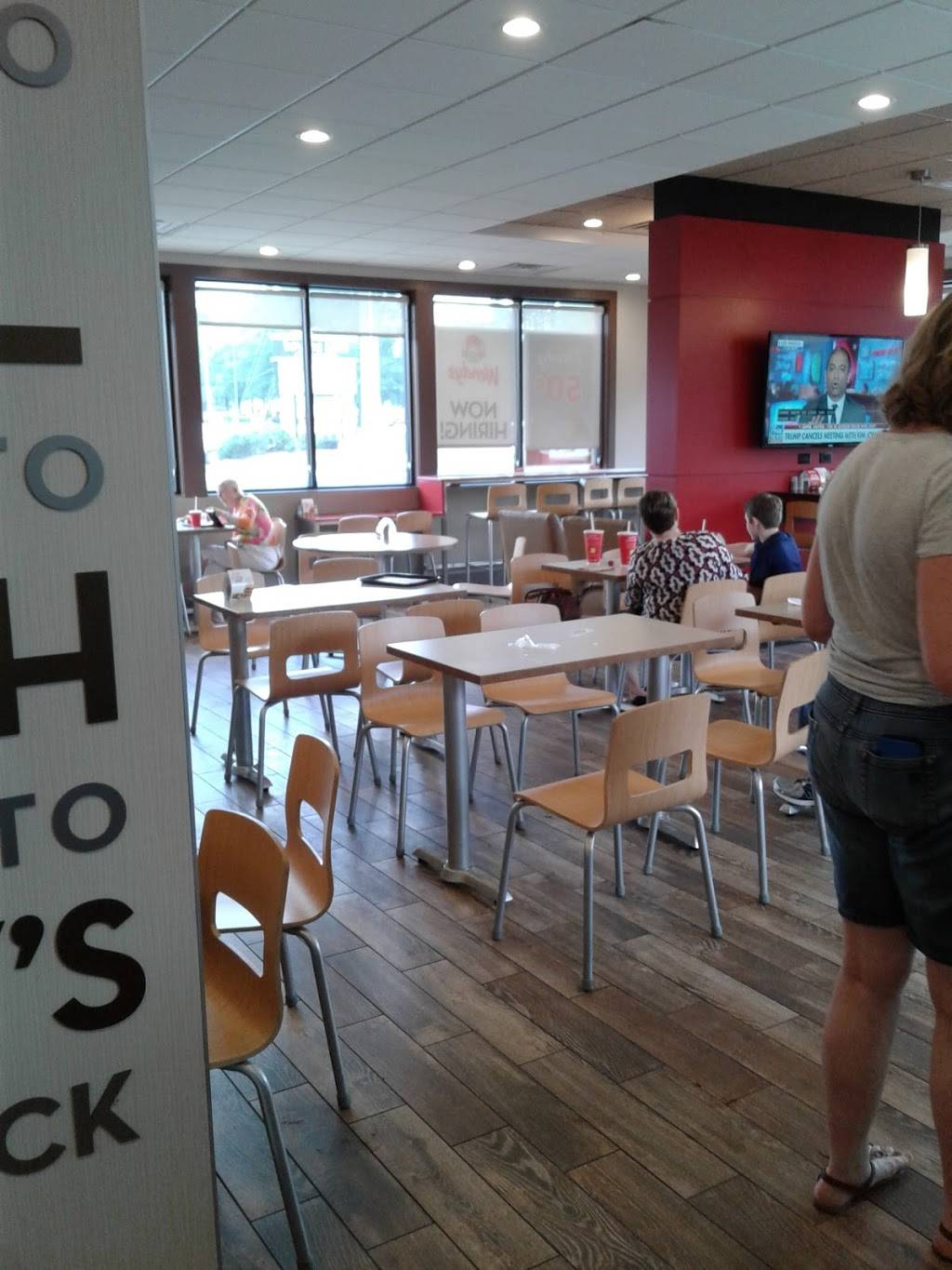 Wendys | restaurant | 2350 Towne Lake Pkwy, Woodstock, GA 30189, USA | 7705925656 OR +1 770-592-5656