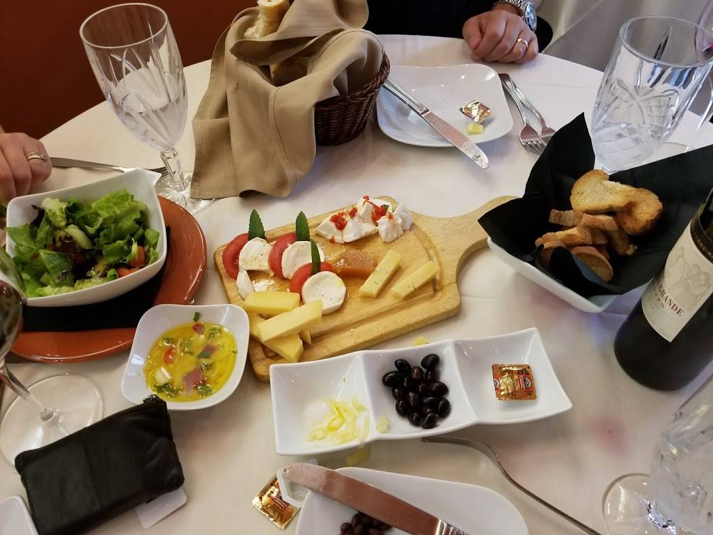 Barca Restaurant | restaurant | 85 Columbia St, Fall River, MA 02721, USA | 5086750002 OR +1 508-675-0002