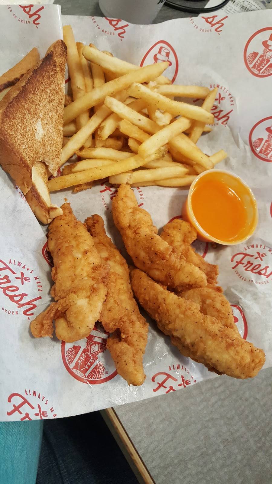 Slim Chickens | restaurant | 30255 TX-494 Loop, Kingwood, TX 77339, USA | 8326445928 OR +1 832-644-5928